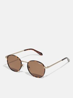 Quay Talk Circles round sunglasses with
polarized lens in tort